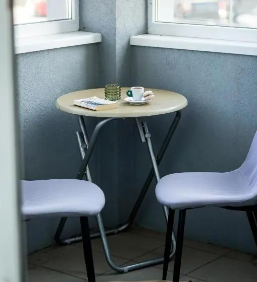 Deluxe Zimmer, Dalos