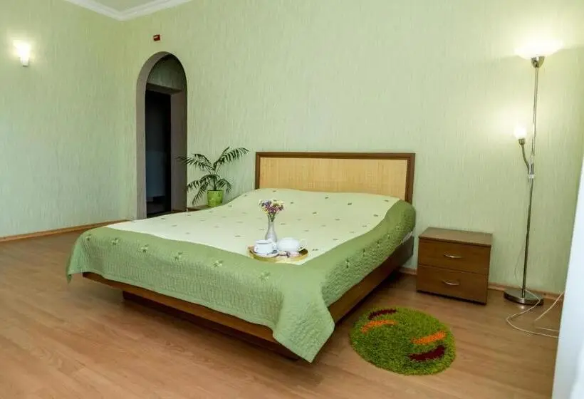Deluxe Zimmer, Dalos