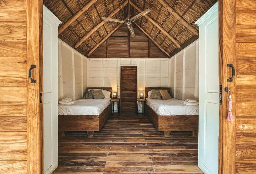 غرفة قياسية مطلّة علي حمام السباحة, Monoloko Lodge Popoyo