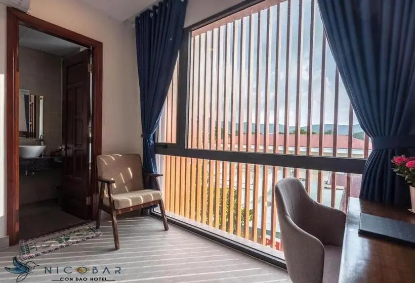 اتاق لوکس با چشم‌انداز شهر, Nicobar Con Dao
