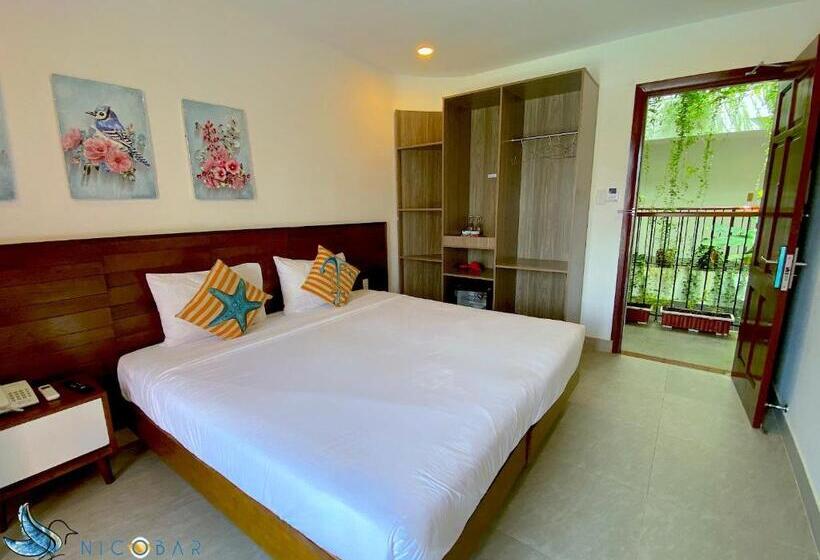 اتاق لوکس با چشمانداز شهر, Nicobar Con Dao