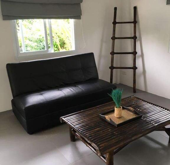 بنجلو سوبيريور, Sunya Cottage