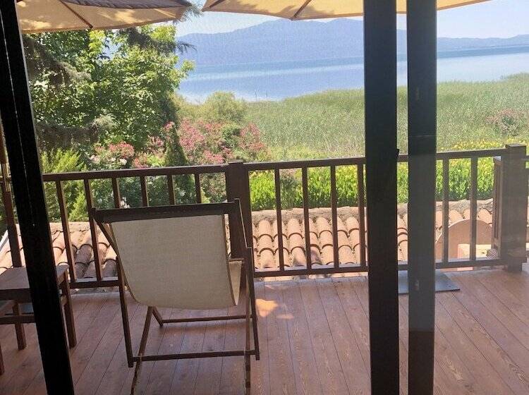 غرفة دور أخير, The Lake House