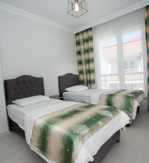 آپارتمان 1 خوابه با تراس, Leena Suites