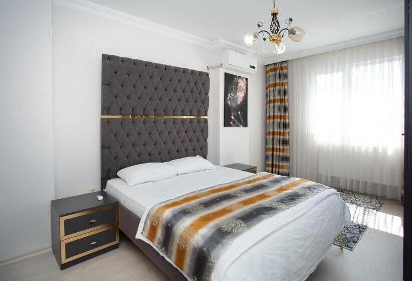 آپارتمان 1 خوابه با تراس, Leena Suites