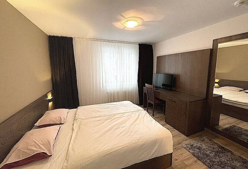 Семейный Номер, Motel Des Fleurs