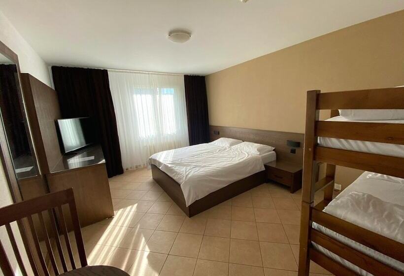 家庭间, Motel Des Fleurs