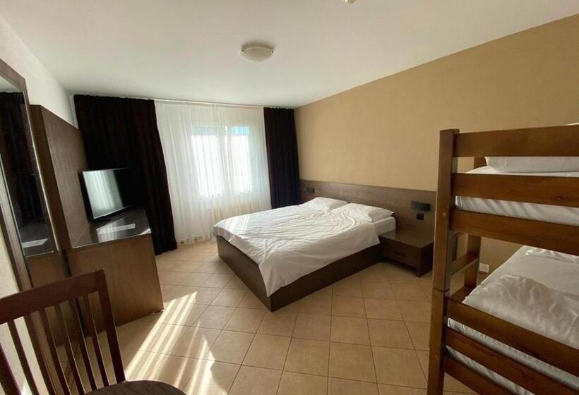 家庭间, Motel Des Fleurs