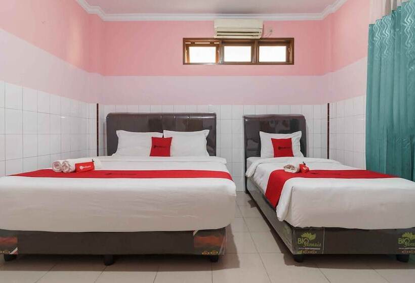 Семейный Номер, Reddoorz Plus @ Jalan Gatot Subroto Medan