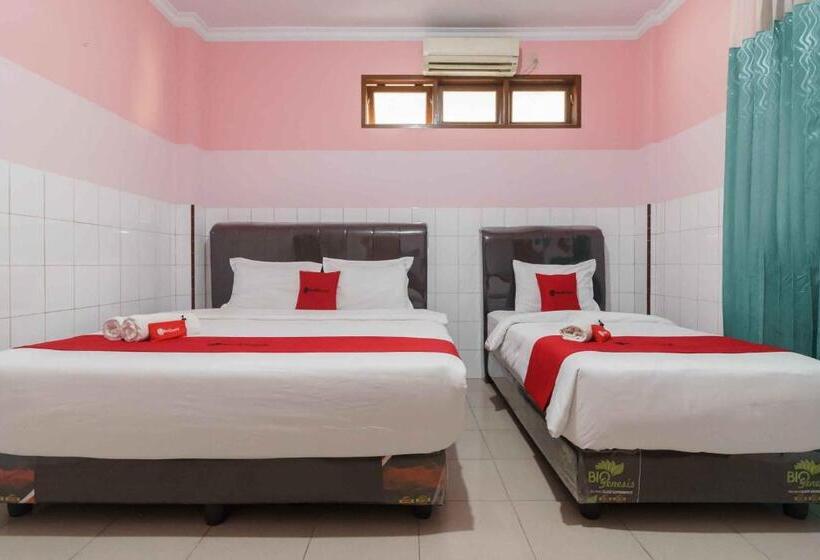 Семейный Номер, Reddoorz Plus @ Jalan Gatot Subroto Medan