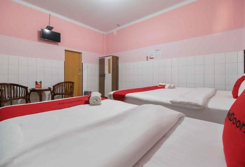 Семейный Номер, Reddoorz Plus @ Jalan Gatot Subroto Medan