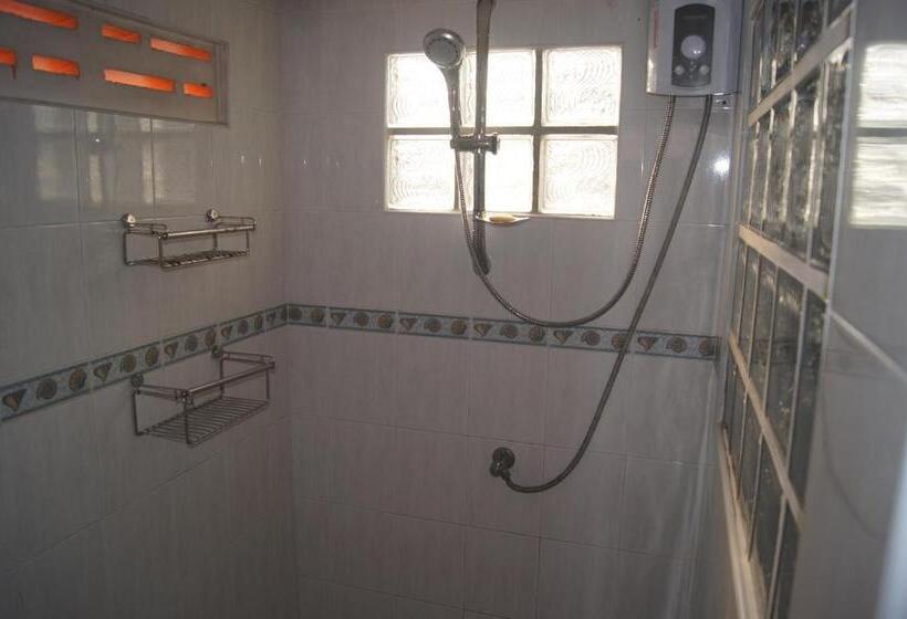 اتاق استاندارد چهار تخته, Punnpannsuk