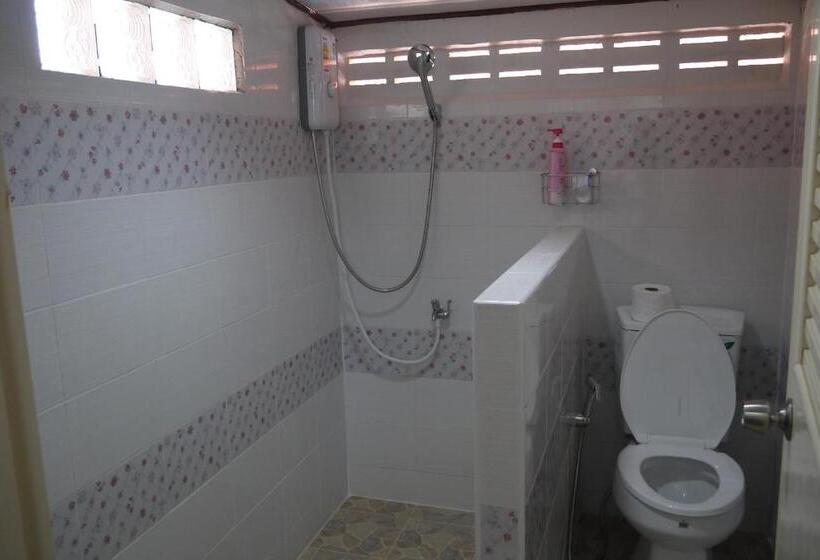 اتاق استاندارد چهار تخته, Punnpannsuk