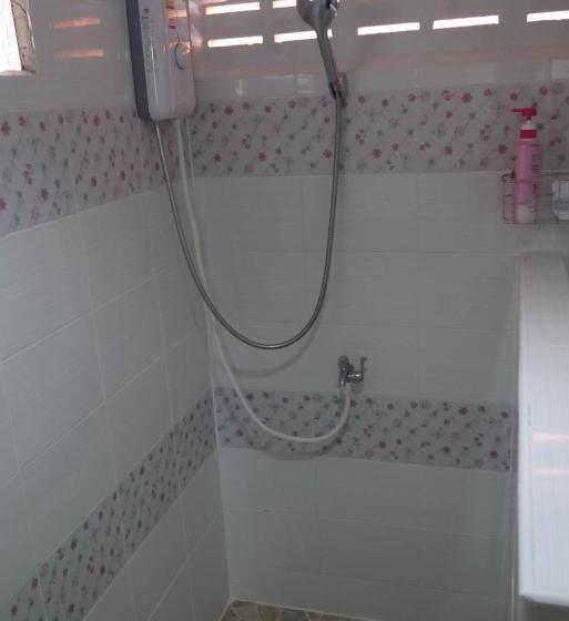 اتاق استاندارد چهار تخته, Punnpannsuk