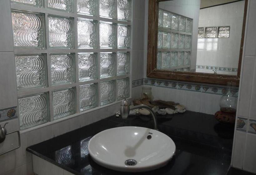 اتاق استاندارد چهار تخته, Punnpannsuk