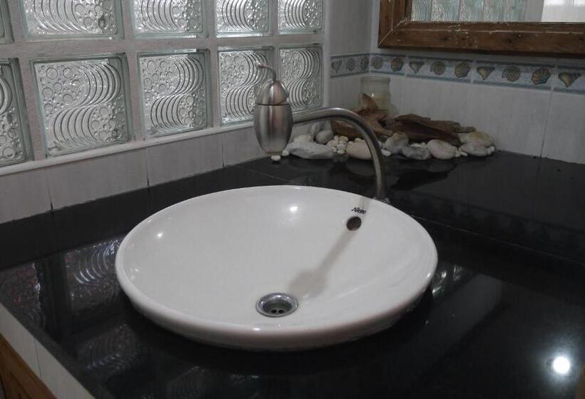 اتاق استاندارد چهار تخته, Punnpannsuk