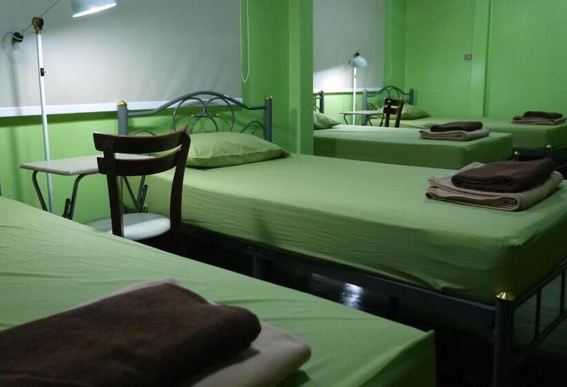 اتاق استاندارد چهار تخته, Punnpannsuk