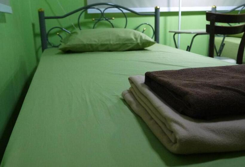 اتاق استاندارد چهار تخته, Punnpannsuk