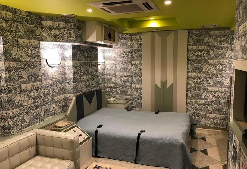 Habitació Estàndard, Charbon
