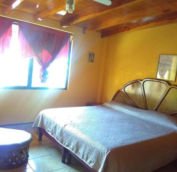 غرفة قياسية سرير كينج, Farah