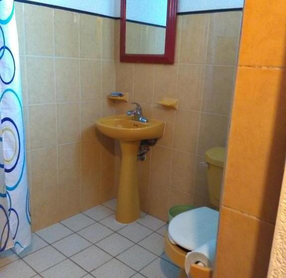 جناح عائلي, Farah