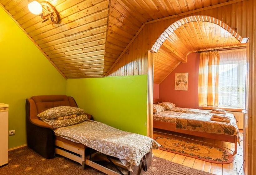 חדר סטנדרט לשלושה, Smerichka