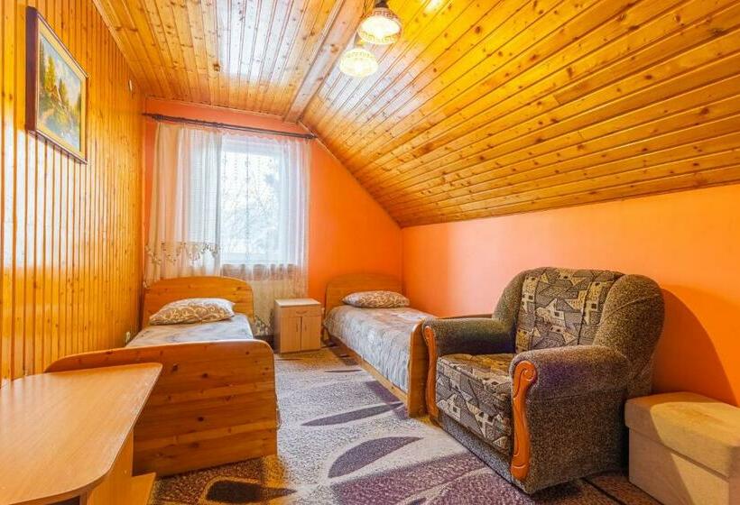 חדר סטנדרט לשלושה, Smerichka