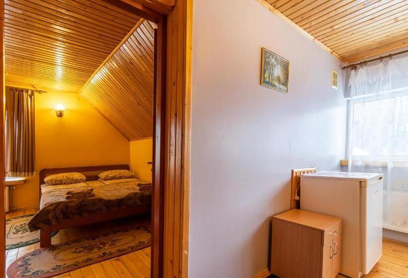 חדר סטנדרט לשלושה, Smerichka