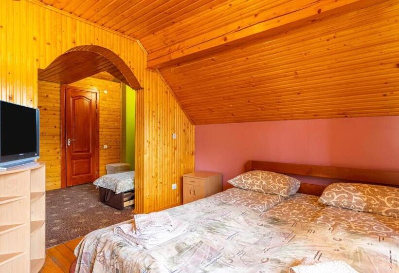 חדר סטנדרט לשלושה, Smerichka