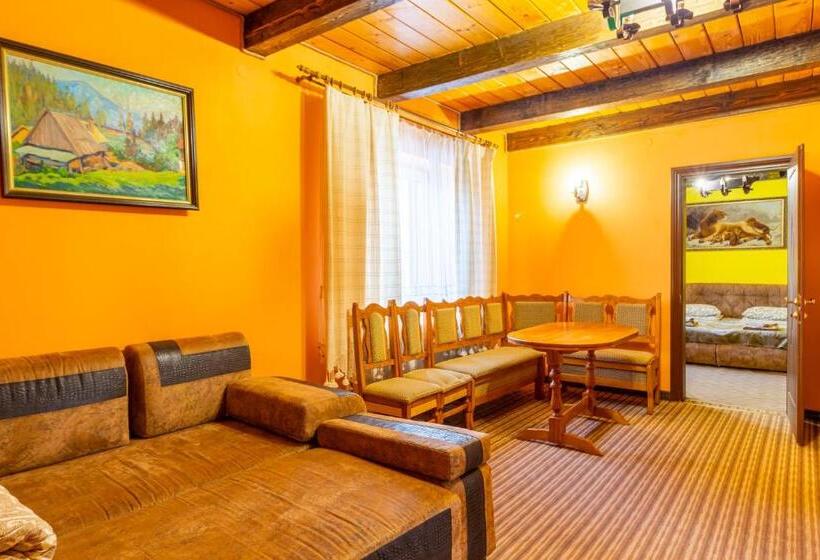 חדר סטנדרט לארבעה, Smerichka