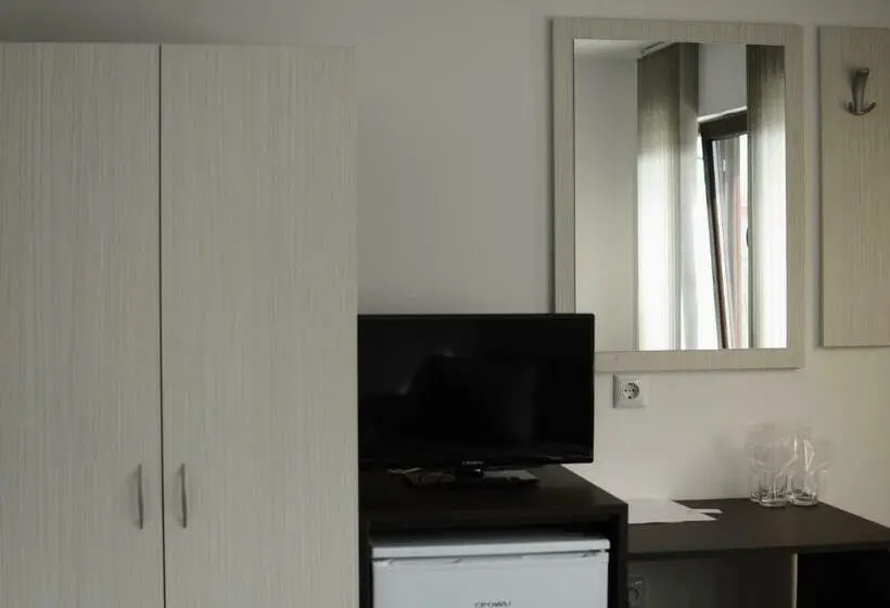 سوییت با چشم‌انداز باغ, Guest House Dar