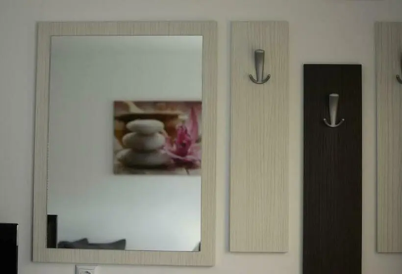 سوییت با چشم‌انداز باغ, Guest House Dar