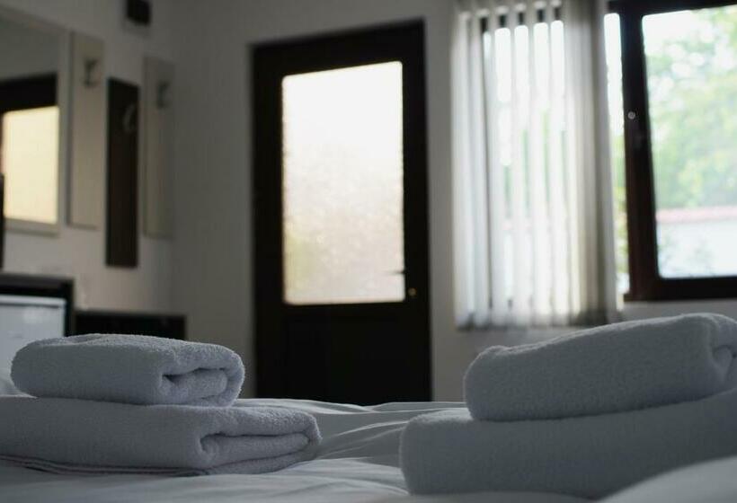 جناح مطلّ علي الحديقة, Guest House Dar