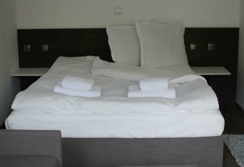 جناح مطلّ علي الحديقة, Guest House Dar