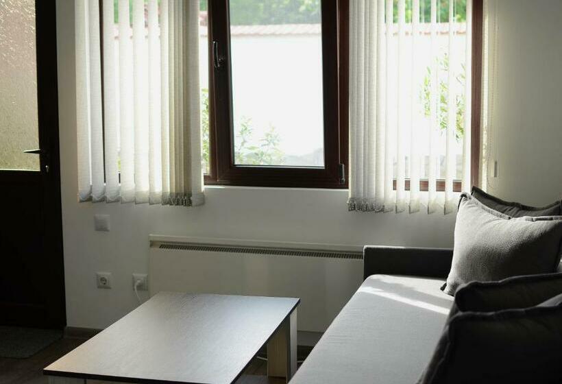 Люкс Вид на Сад, Guest House Dar