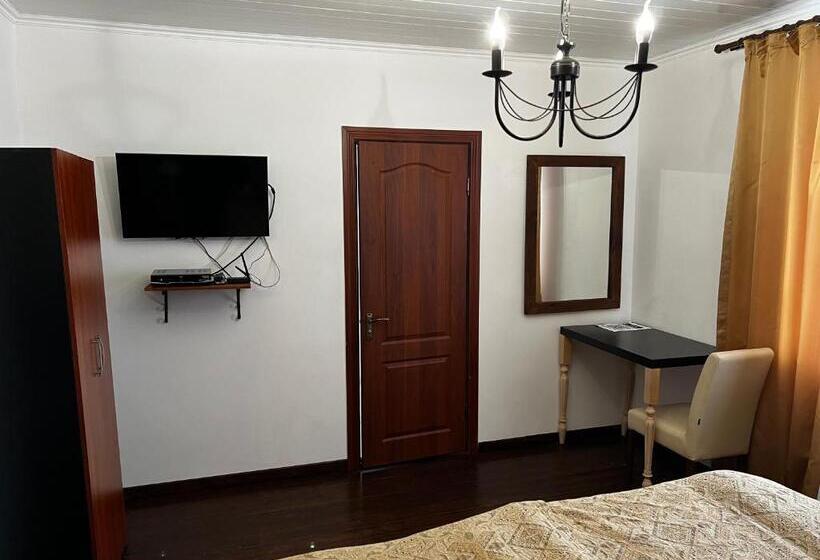 Habitación Superior, дальний кордон