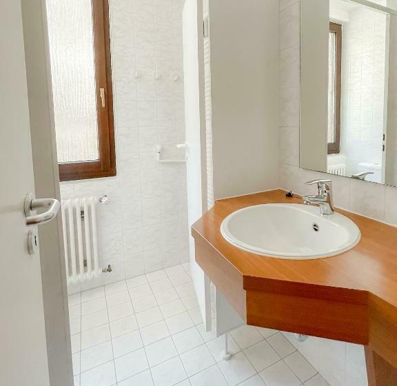 اتاق استاندارد یک نفره, Aktiv Hotel Stock & Stein