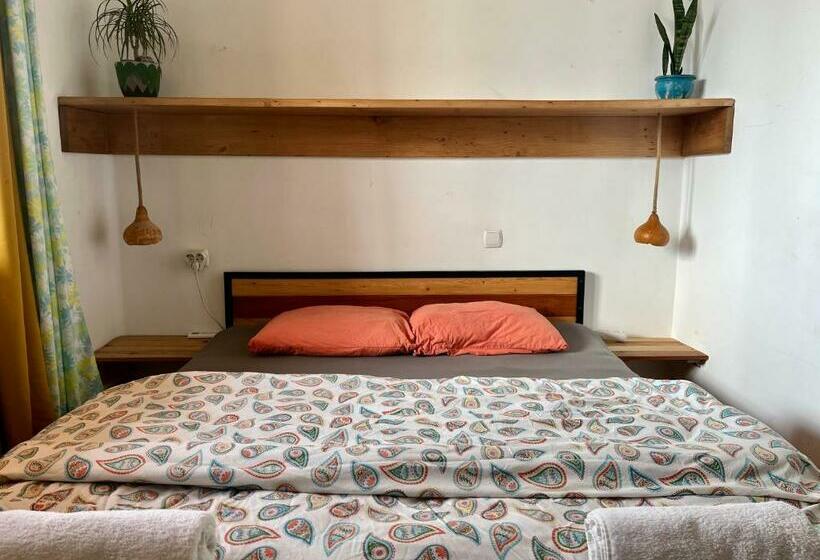 اتاق استاندارد, Bao Hostel Kutaisi