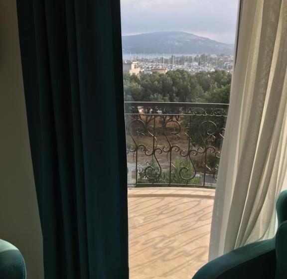 Номер Deluxe Вид на Море с Балконом, Clementin Suits Sigacık