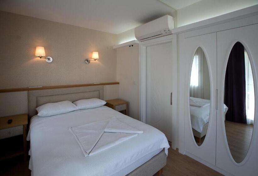 Номер Стандарт Трехместный, Clementin Suits Sigacık