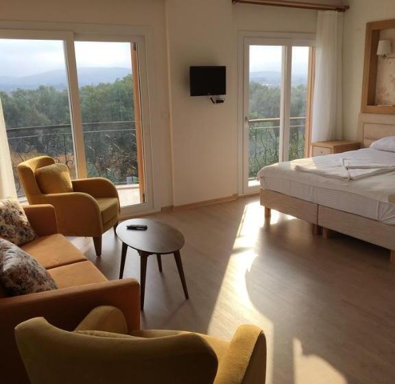 חדר דלוקס עם מרפסת נוף לים, Clementin Suits Sigacık