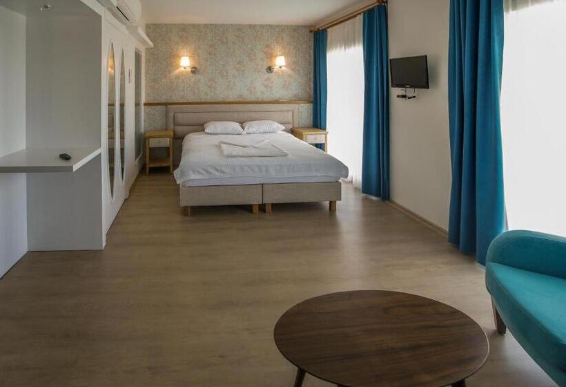 חדר דלוקס עם מרפסת נוף לים, Clementin Suits Sigacık