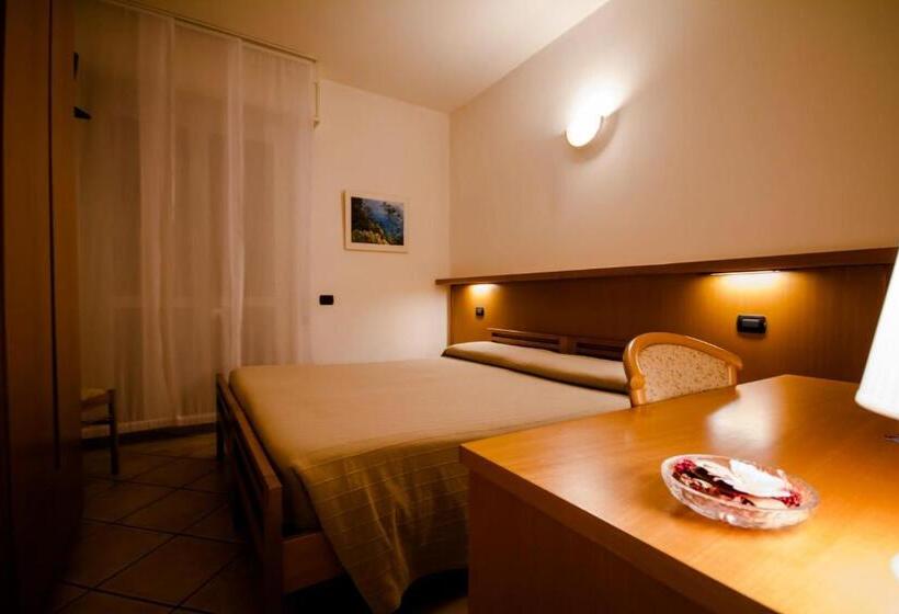 חדר סטנדרט, Albergo Lario