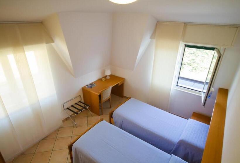 غرفة قياسية ثلاثية, Albergo Lario