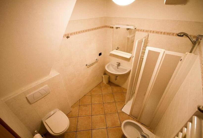 Номер Стандарт Трехместный, Albergo Lario