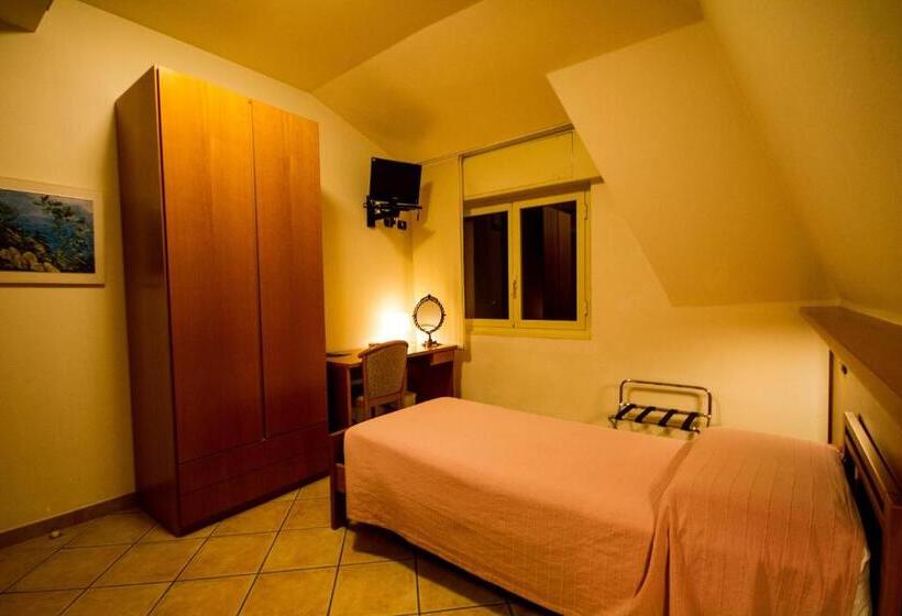 غرفة قياسية فردية, Albergo Lario