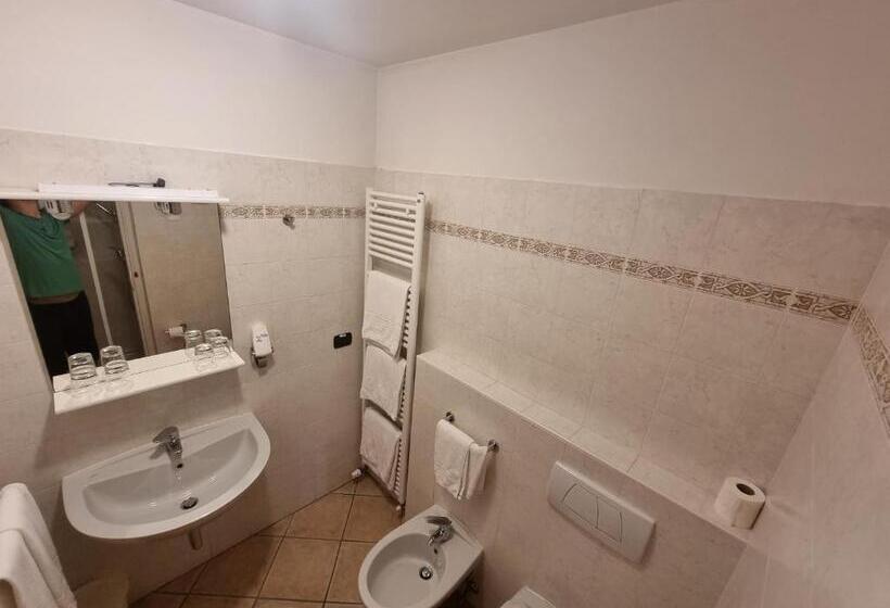 Четырехместный Номер Стандарт, Albergo Lario