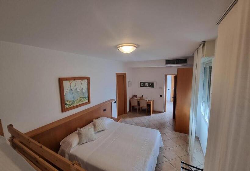 غرفة قياسية رباعية, Albergo Lario