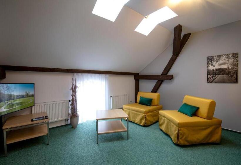 סוויטה, Greensgate Golf And Leisure Resort