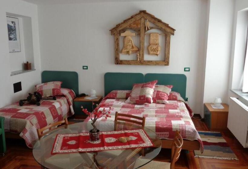 חדר סטנדרט לשלושה עם מרפסת, Mont Gelé